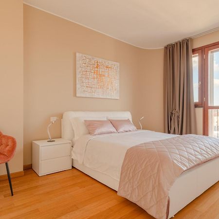 Fiftyfive-One Zuretti Aparthotel Милано Екстериор снимка